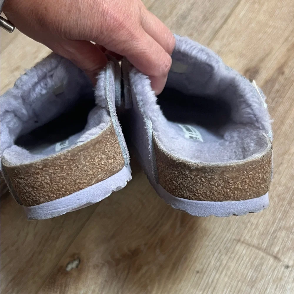 Birkenstock Light Gray Suede Clogs sz 38 light purple color. With fur. Pre-owned - Picture 4 of 6